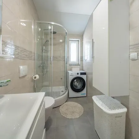 Lucija Διαμέρισμα *