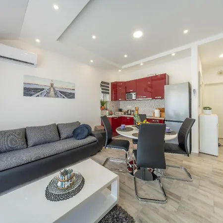 Lucija * 波弗加纳