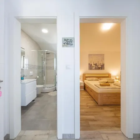 公寓 Lucija 波弗加纳