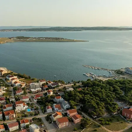 Lucija Apartment Povljana