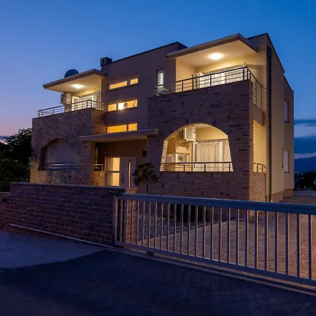 Lucija Apartman Povljana