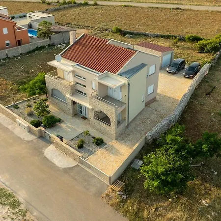 Lucija Apartmán *