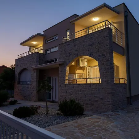 Apartmán Lucija *