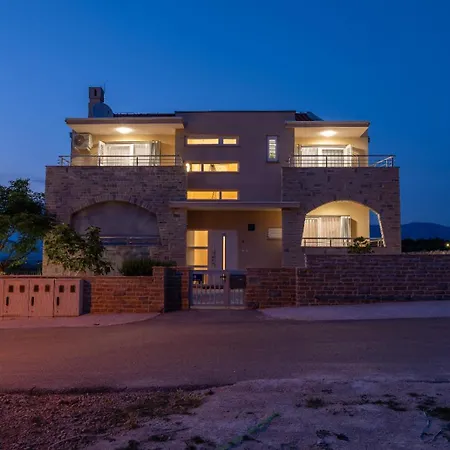 Apartmán Lucija Povljana