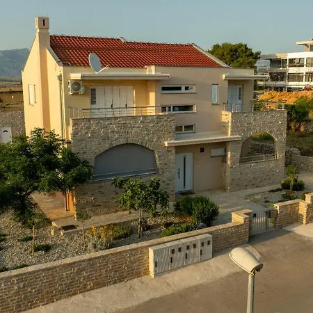 Lucija *